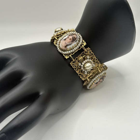 Vintage Victorian Painted Lady Faux Pearl Ornate Link Bracelet - Picture 7 of 9